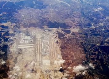 1199px-Istanbul_New_Airport_2018.09.23.jpg