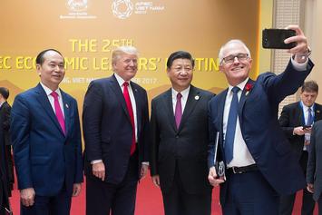 1200px-Turnbull_selfie_with_Xi_Trump_Quang.jpg 1200px-Turnbull_selfie_with_Xi_Trump_Quang.jpg