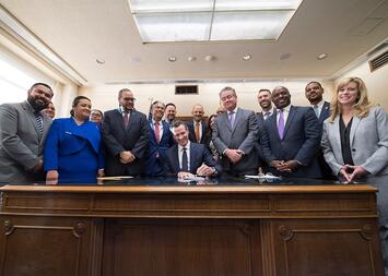 1280px-Gavin_Newsom_signs_AB1505.jpg 1280px-Gavin_Newsom_signs_AB1505.jpg