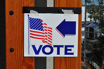512px-Voting_United_States.jpg