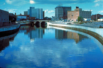 640px-Flint_River_in_Flint_MIchigan.jpg