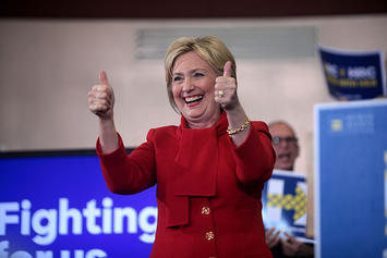640px-Hillary_Clinton_thumbs.jpg