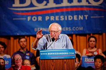 Bernie_Sanders_in_Littleton,_NH,_on_August_24,_2015_(20703289249).jpg