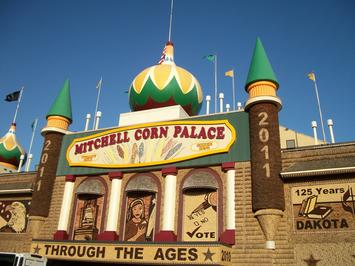 Corn Palace 002.jpg Corn Palace 002.jpg