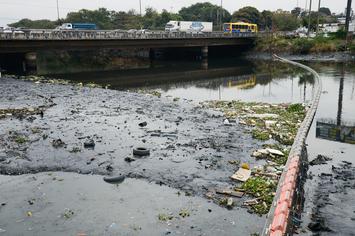 Ecobarreira_no_Rio_Meriti_02.jpg