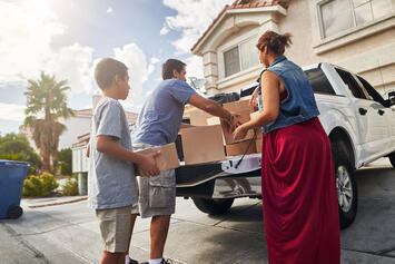 Family-loading-pickup-truck.jpg Family-loading-pickup-truck.jpg