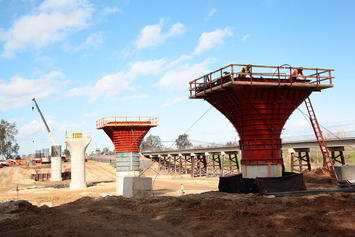 Fresno_River_Viaduct_construction_2016.jpg Fresno_River_Viaduct_construction_2016.jpg