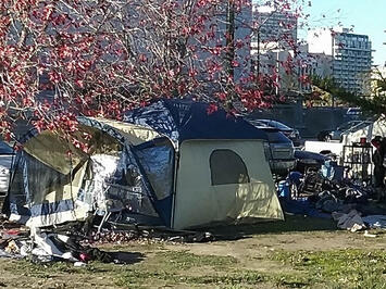 Homeless_camp_Oakland_California.jpg