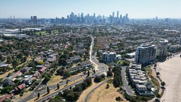 Melbourne_city_skyline_from_the_perspective_of_Port_Melbourne.jpg Melbourne_city_skyline_from_the_perspective_of_Port_Melbourne.jpg