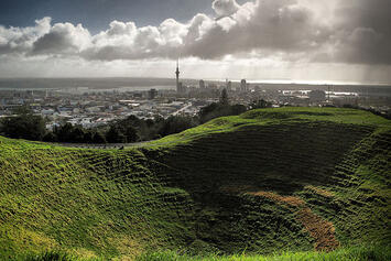 Mount_Eden.jpg Mount_Eden.jpg
