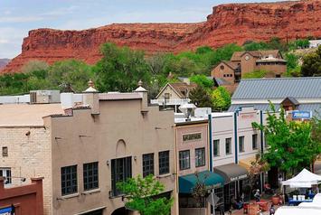 Overlook_of_Main_St._St._George.jpg