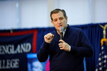Senator_of_Texas_Ted_Cruz_at_New_England_College_Town_Hall_Meeting_on_Feb_3rd,_2016_a_by_Michael_Vadon_12.jpg