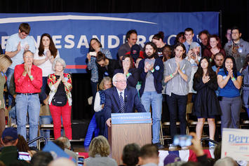 Senator_of_Vermont_Bernie_Sanders_at_Derry_Town_Hall,_Pinkerton_Academy_NH_October_30th,_2015_by_Michael_Vadon_08.jpg