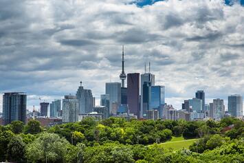 Toronto_skyline_from_Riverdale_Park_June_25_2012.jpg