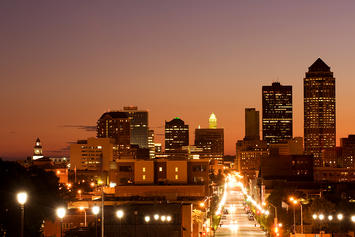 bigstock_Des_Moins_skyline_6917078.jpg bigstock_Des_Moins_skyline_6917078.jpg