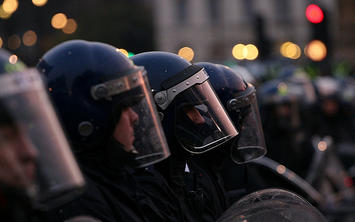 london-riot-gear.jpg london-riot-gear.jpg