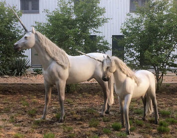 unicorns-sculpture.jpg unicorns-sculpture.jpg