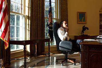 512px-Barack_Obama_thinking,_first_day_in_the_Oval_Office.jpg