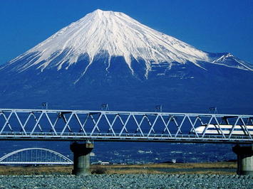 800px-Mount_Fuji_and_Shinkansen_100_from_Fuji_River.jpg