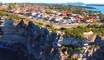 Clifftop_hilly_homes_in_Vaucluse_eastern_suburbs_Sydney_Australia.jpg