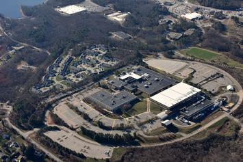 Intel_microchip_manufacturing_plant_Hudson_MA.JPG