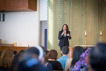 Kamala_Harris_April_21_Los_Angeles_Town_Hall_26293361889_d1f2e4b4a6_h.jpg