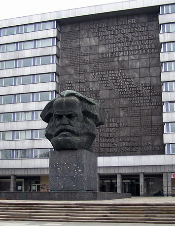 Karl_Marx_memorial.jpg