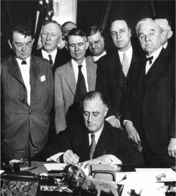 Roosevelt_signing_TVA_Act_(1933).jpg
