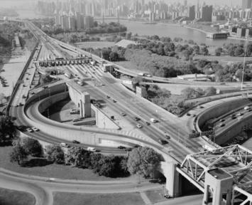 TRIBOROUGH_BRIDGE_EXCHANGE_PLAZA_ON_RANDALL'S_ISLAND._-_Triborough_Bridge,_Passing_through_Queens,_Manhattan_and_the_Bronx,_Queens_(subdivision),_Queens_County,_NY_HAER_NY,41-QUE,2-21_(cropped).jpg