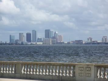 Tampa_Bayshore_Blvd_skyline02.jpg