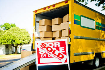 moving-truck-iStock_000006811038XSmall_0.jpg