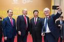 1200px-Turnbull_selfie_with_Xi_Trump_Quang.jpg