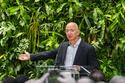 800px-Jeff_Bezos_at_Amazon_Spheres_Grand_Opening_in_Seattle_-_2018_(39074799225).jpg